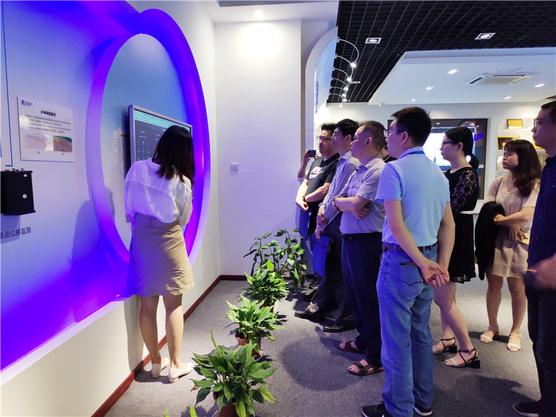 南昌市“03专项”办主任何国非等一行领导莅临飞尚科技参观调研